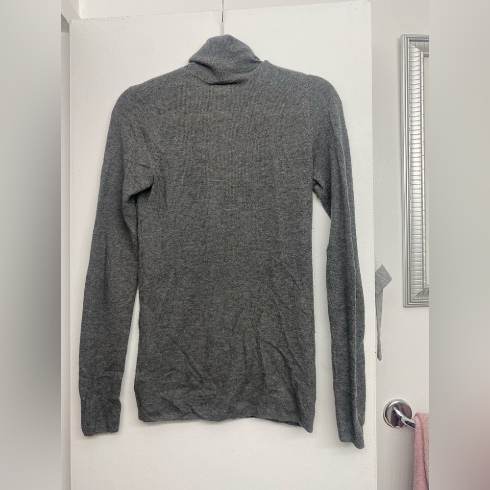 Vince, cashmere gray sweater, size medium